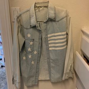 Chambray top w flag design